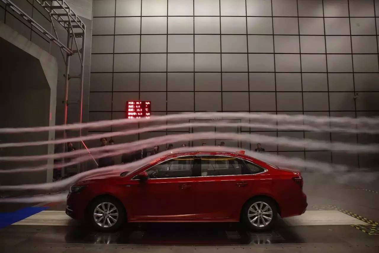 让人眼前一亮的荣威i6,买一辆车送老爸