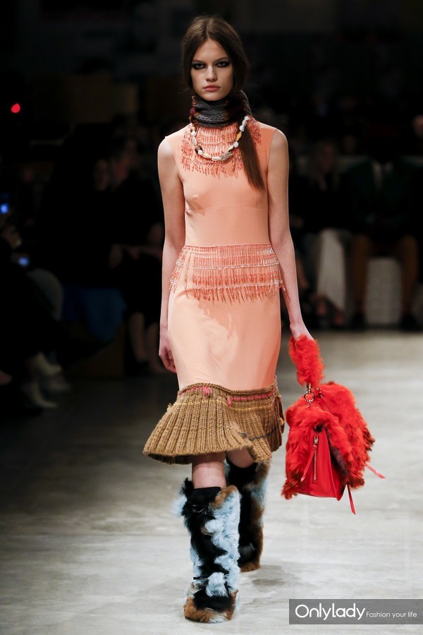 prada今夏最值得入手的包包,prada哪款包最值得入手