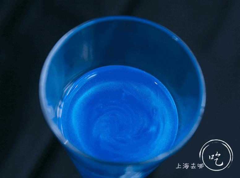 这家店靠一块INS美食博主的星空蛋糕，就把少女心秒成渣渣！涂红唇就打折，男生涂折更低！