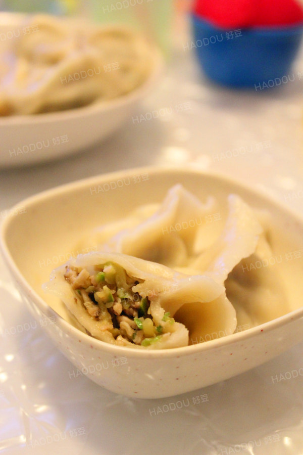 西葫芦香菇素炒,西葫芦卷心菜香菇虾皮鸡蛋水饺