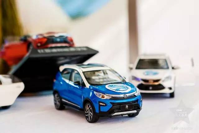 2017百合时尚新娘-致爱盛典丨我们让这群爱情教科书聚在了一起放大招！