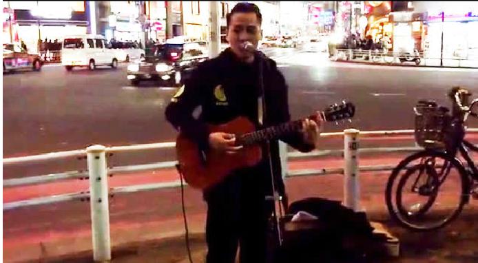 东京街头日本人唱海阔天空,日本街头听到中文歌曲海阔天空