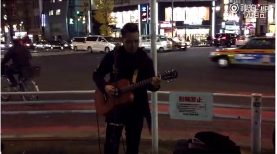 东京街头日本人唱海阔天空,日本街头听到中文歌曲海阔天空