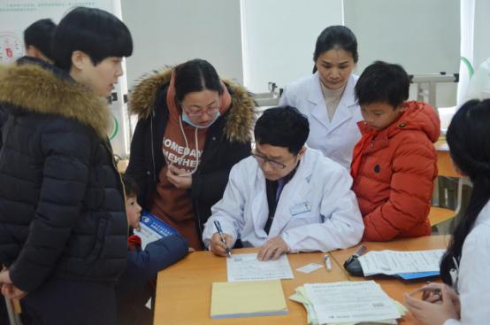 眼科行家公益讲座,眼科义诊关爱老人