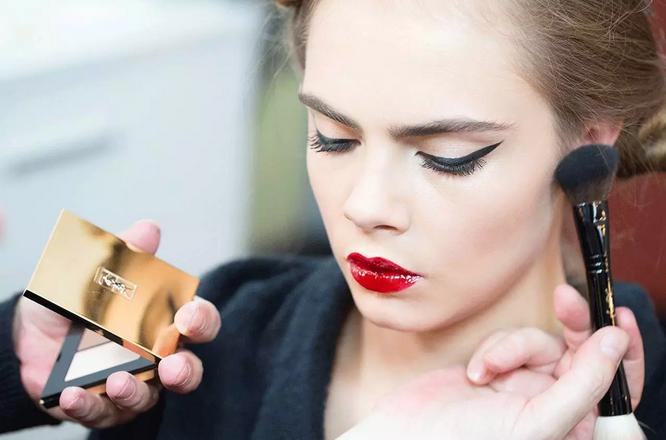 ysl圣罗兰口红黑管唇釉440多少钱,ysl圣罗兰黑管唇釉车厘子红409色