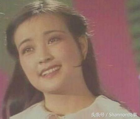 春晚第一位女主持，却因*税逃**入狱2年，复出后60岁演18岁少女