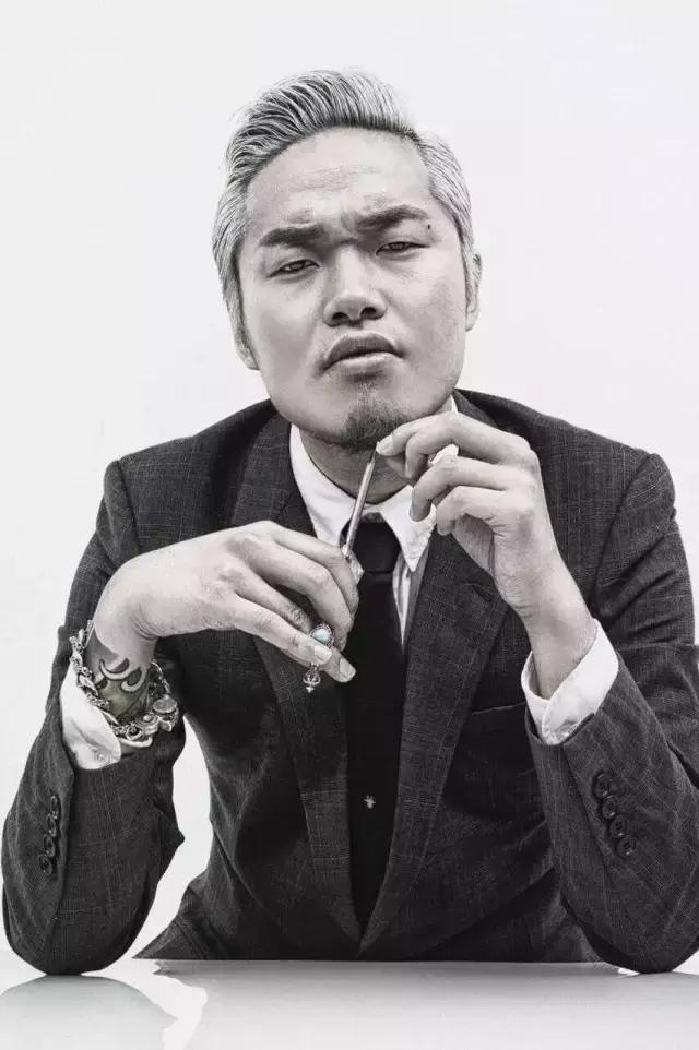 成都妹儿请注意！整容不用去医院，剪个短发也能够！