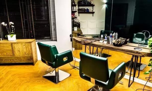 成都妹儿请注意！整容不用去医院，剪个短发也能够！