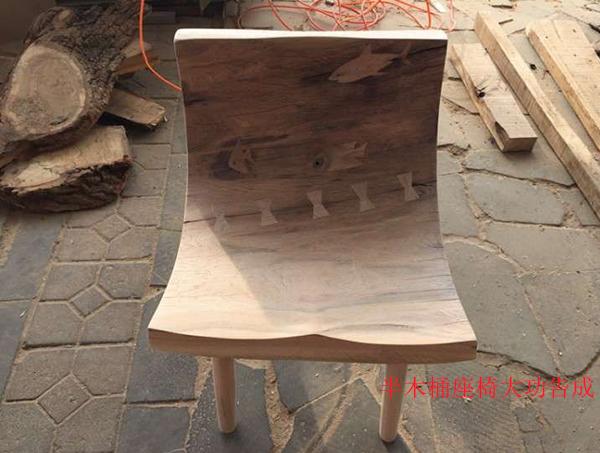 老公在家用腐烂木头打的椅子，竟丝毫不比商场买的差！手艺绝了！