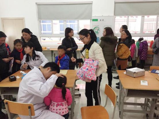 眼科行家公益讲座,眼科义诊关爱老人