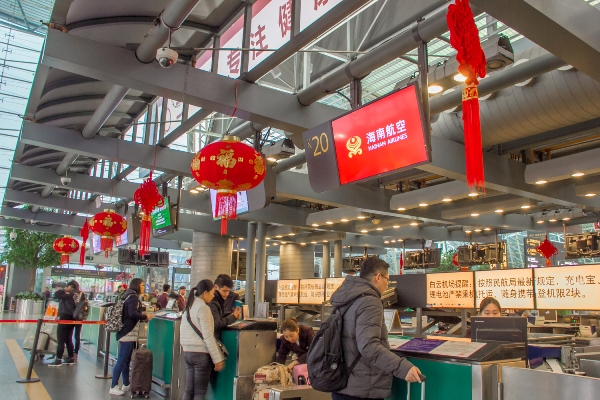 白云机场今起迎返程客流高峰,白云机场乘机最少要提前多少时间