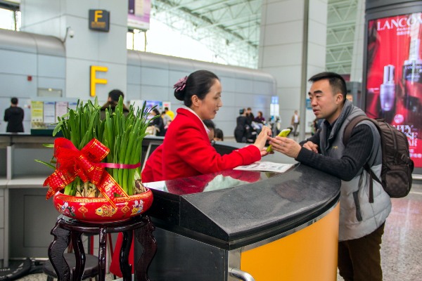 白云机场今起迎返程客流高峰,白云机场乘机最少要提前多少时间