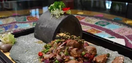 2号线地铁好吃的东西,顺着地铁2号线有哪些好玩的地方