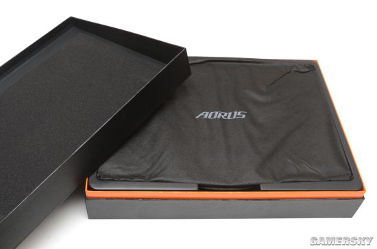 低调的全能游戏本技嘉aorus,技嘉17.3寸aorus笔记本测评