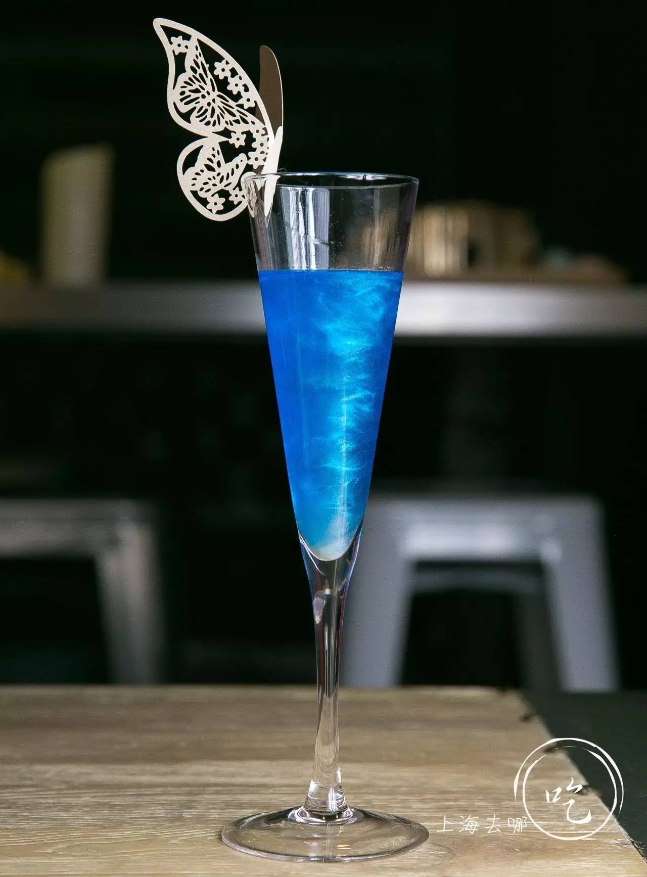 这家店靠一块INS美食博主的星空蛋糕，就把少女心秒成渣渣！涂红唇就打折，男生涂折更低！