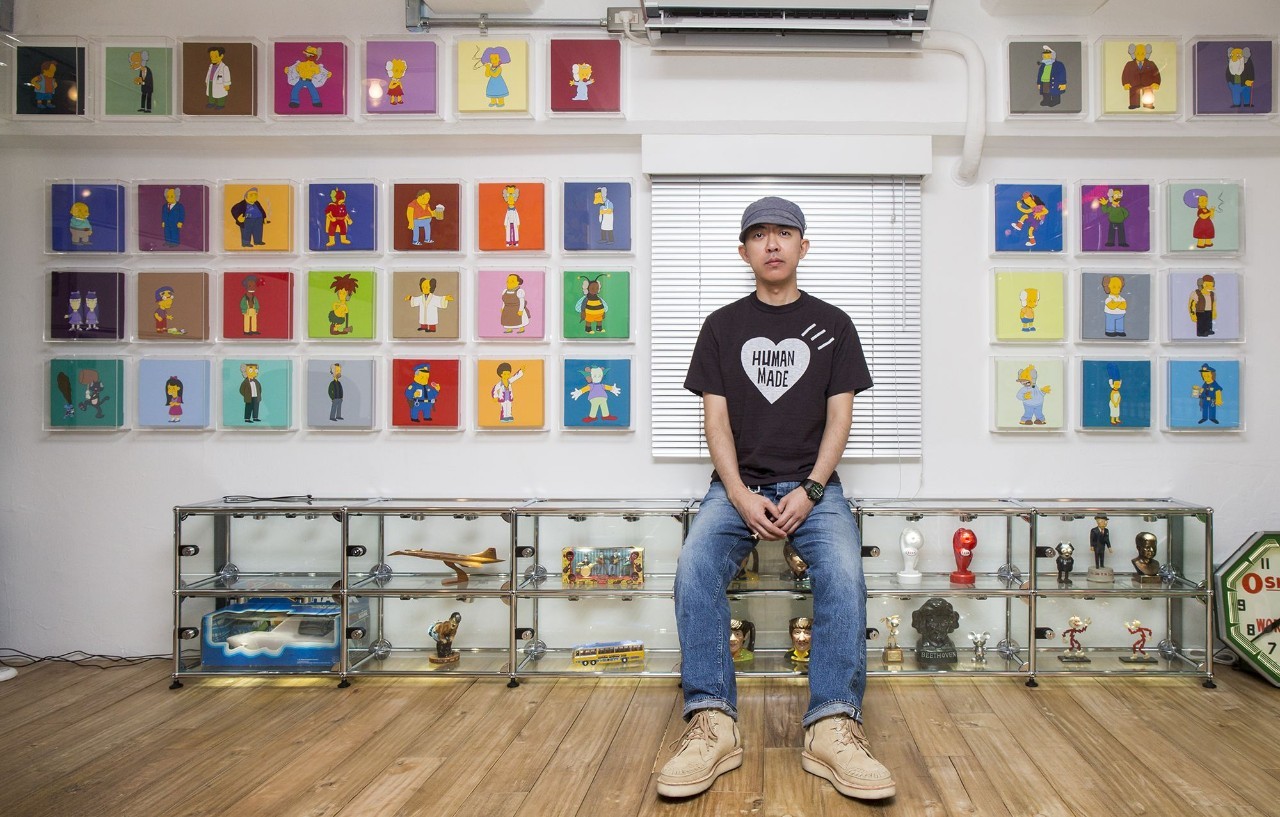 他是潮流界大神，“XX”卖到百万，作品火遍全球