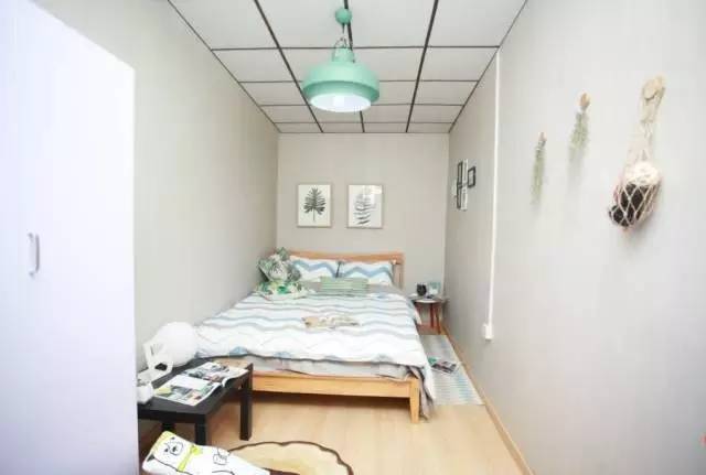 外国小鲜肉只花400元竟然租到了北京二环的房子，然而刚拿到房子的瞬间却差点哭了出来