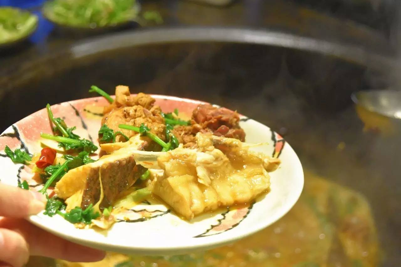 带一个名字里有字母Y的朋友来这家店就送钱！