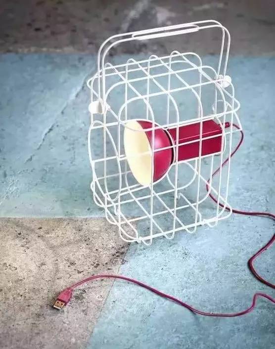 一口气推出了50多款PS新品，宜家彻底放飞了自我！挂到墙上的沙发、自动浇水的花盆……错过等3年