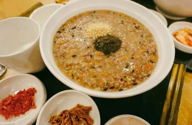 比起满街的购物店，我却在这里吃到腰带崩开