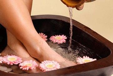 泡脚时间过长对身体的损伤有多大,泡脚也会致命5类人泡脚需谨慎