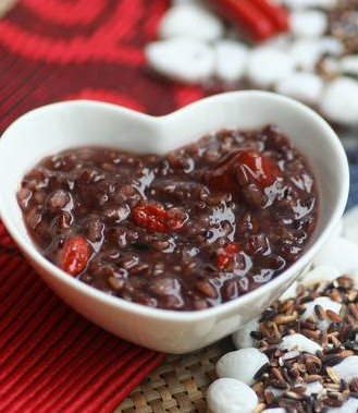 红米的营养及煮法,养生食材黑米红米的功效与功能