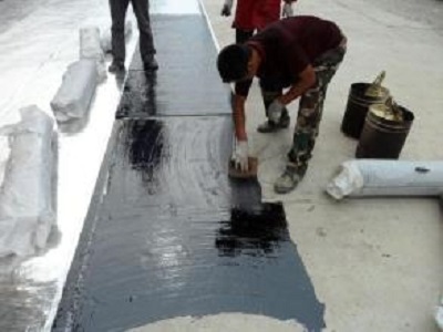 用水泥粘的防水卷材合适做屋顶吗,屋顶做防水老化旧卷材要不要揭掉