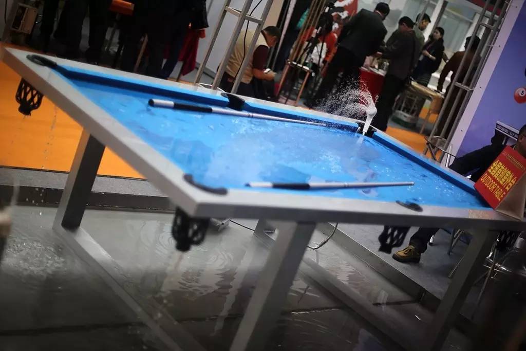 充电球杆、切开台球、防水球台，「台球年货大集」上的新鲜货