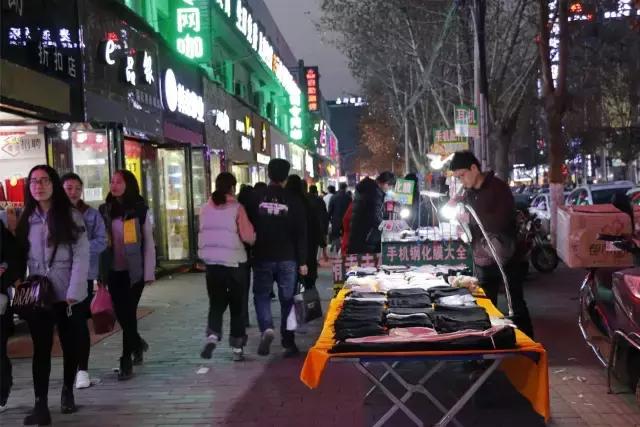 每一个与鱼化寨国际有染的人，都曾对这个小香港有难以言表的热情