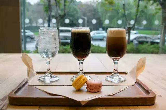 星巴克开卖“黑啤”！全杭州仅一家，48块一杯，干了ta