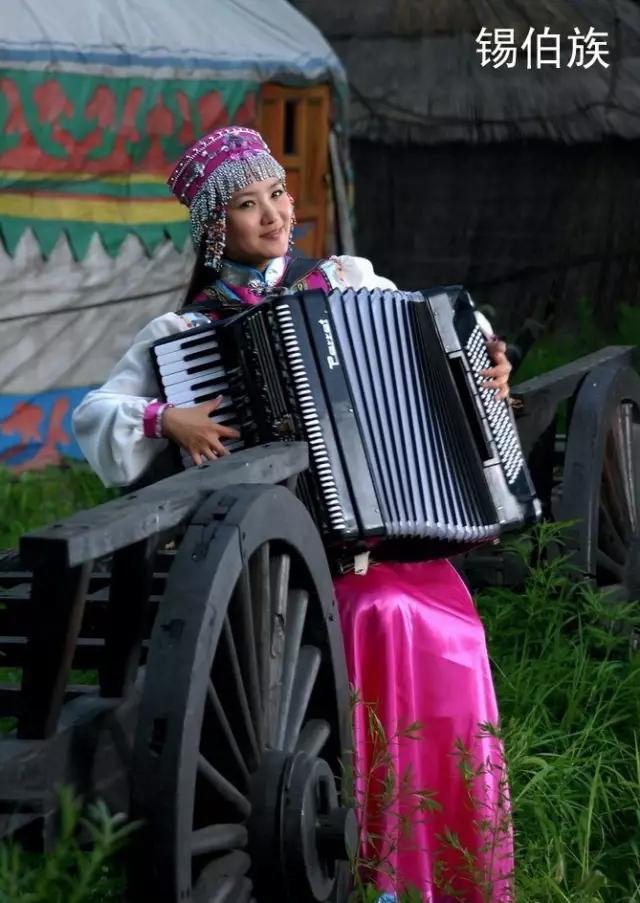 56个民族服饰的视频,56个民族男士服饰