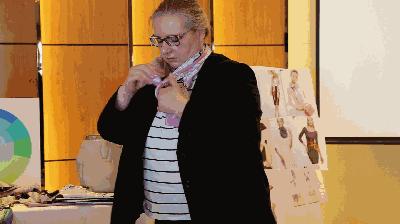 外交官夫人告诉你能够没有名牌包，但这个单品不能少！