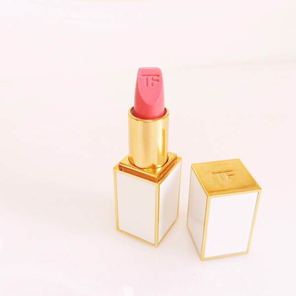 火爆天的西柚色，让他忍住不亲一口