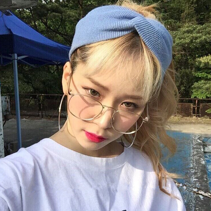 小脸配眼镜怎么选镜框,四眼妹合适什么镜框