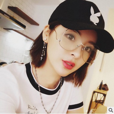 小脸配眼镜怎么选镜框,四眼妹合适什么镜框