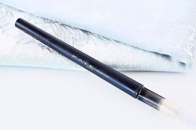 kate白色控油,日本女生kate粉底液