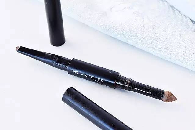 kate白色控油,日本女生kate粉底液