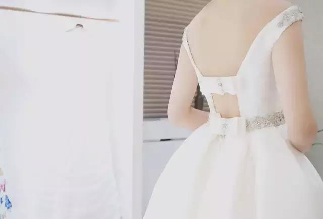 林心如的白色婚纱 (林心如婚纱衣服品牌推荐)