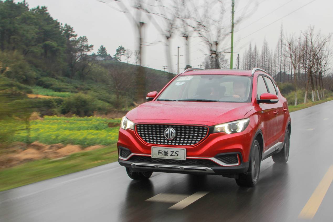 可自动泊车遥控车,名爵zs智能辅助驾驶