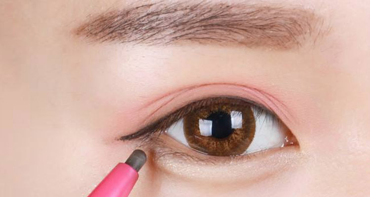 桃花妆眼妆技巧,桃花眼妆怎么打造