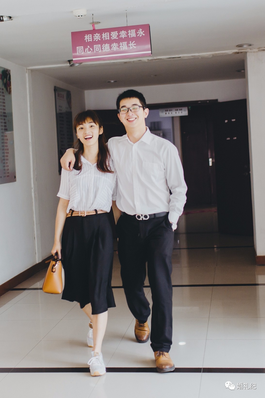 在朋友圈晒领证的那张照片，千万别学大s和奶茶妹妹！