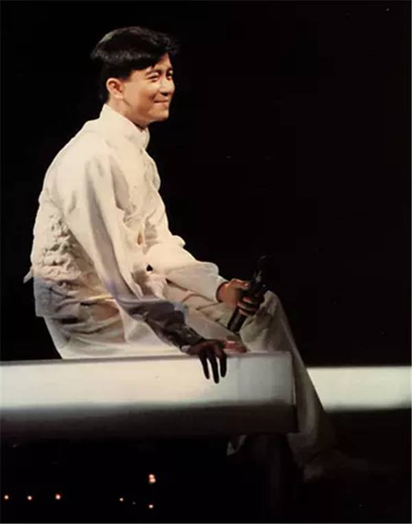 19岁出道经典歌曲,19岁与张国荣搭戏成名