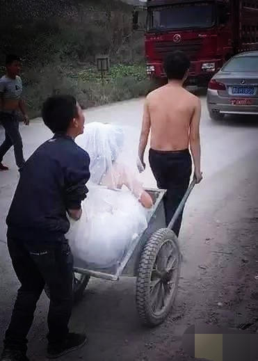 女生着火了怎么办,着火为啥不能用嘴吹