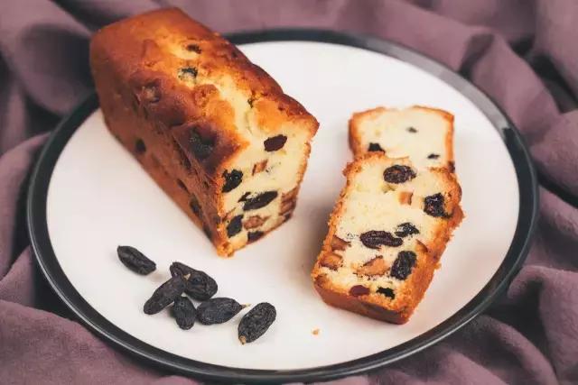 她用只卖7天的芝士条征服明星，如今带着纯手工的磅蛋糕降临魔都