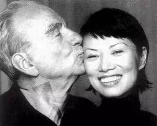 野心家邓文迪完全版,邓文迪前夫默多克家产