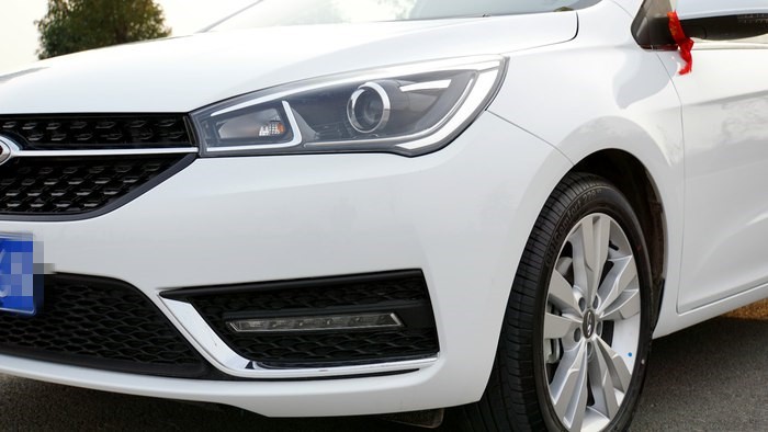 居家代步新能源车推荐10万,家用轿车奇瑞艾瑞泽5