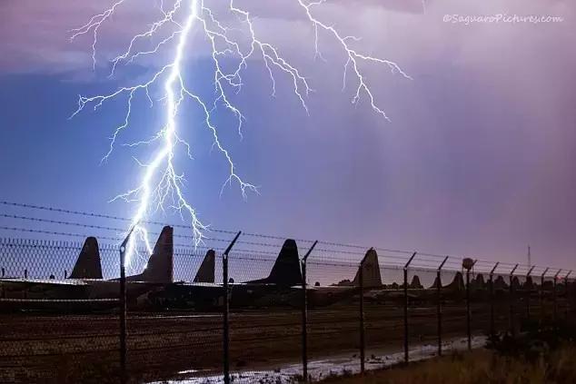 她早餐吃了一个三明治英文,她早餐吃了许多蔬菜和水果英语