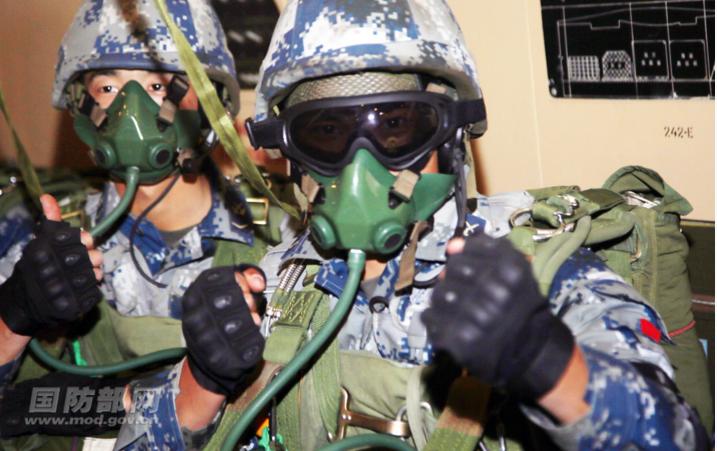 空降兵伞降操作方法练习,空降兵降落伞什么原理