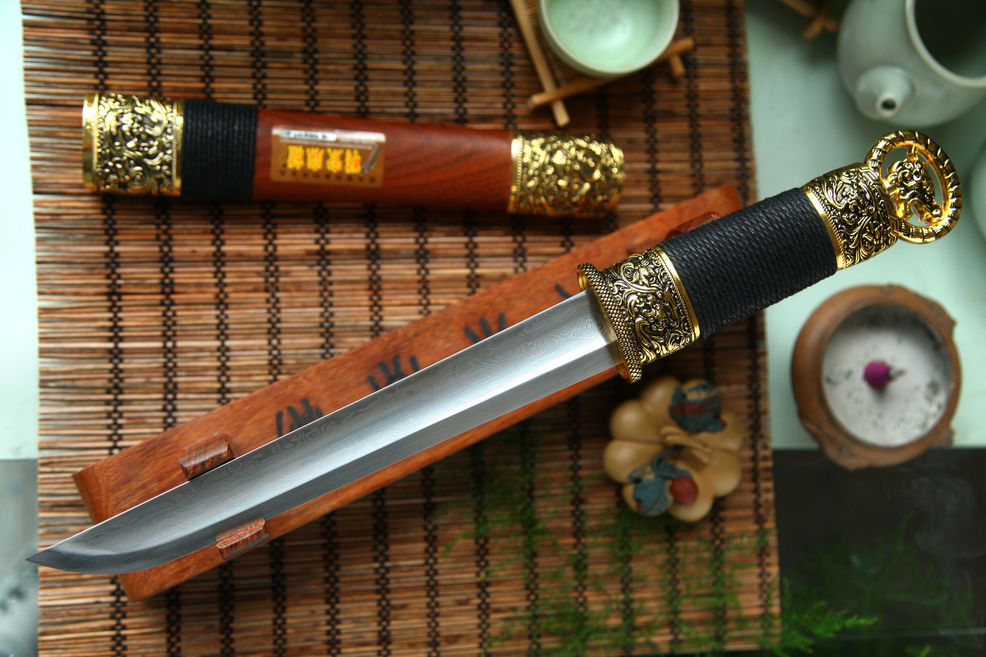 17日文化热点回顾：14年公盘上的5亿标王赌石，切开连只满绿手镯都没有，跌的好惨