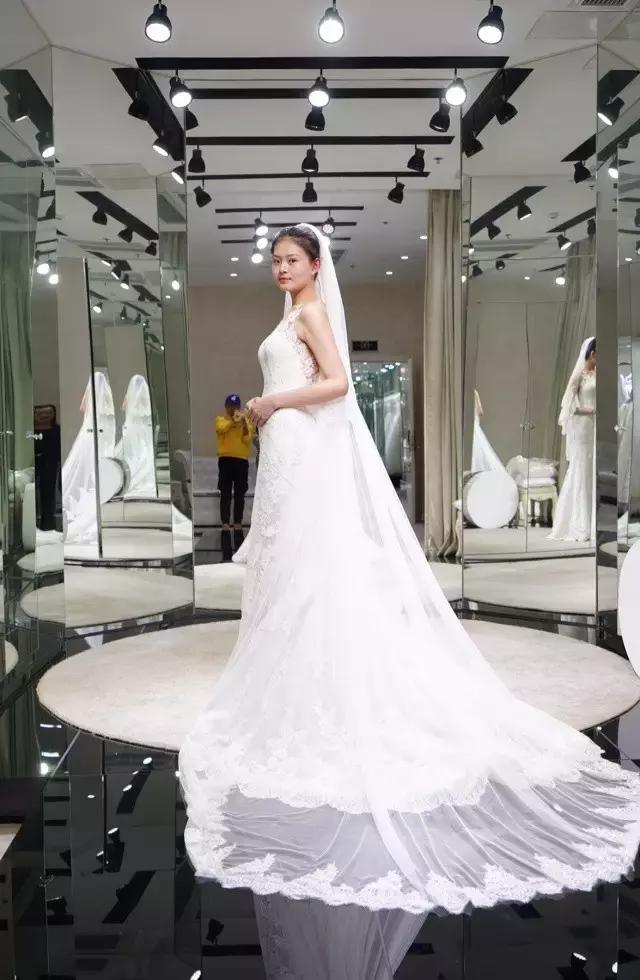 林心如的白色婚纱 (林心如婚纱衣服品牌推荐)